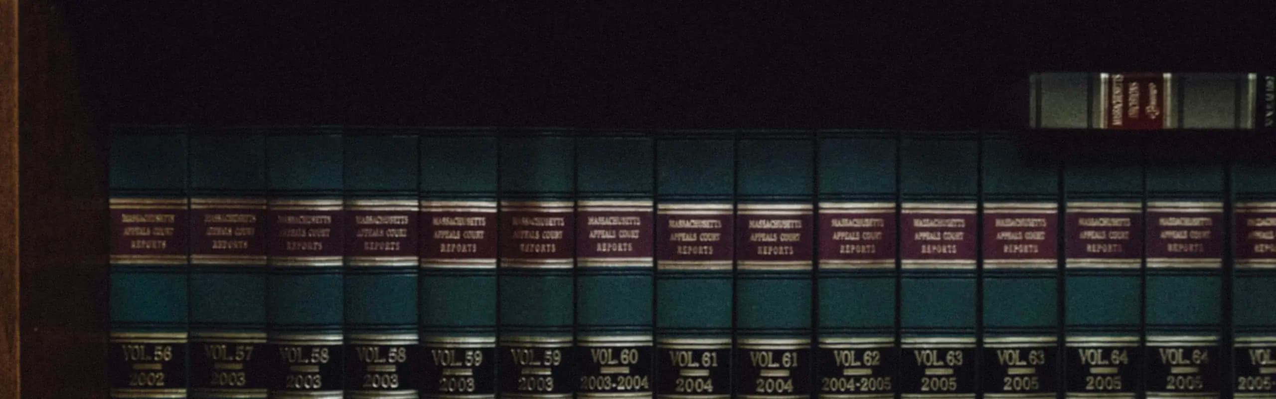 Bibliotecă cu volume juridice și de reglementare